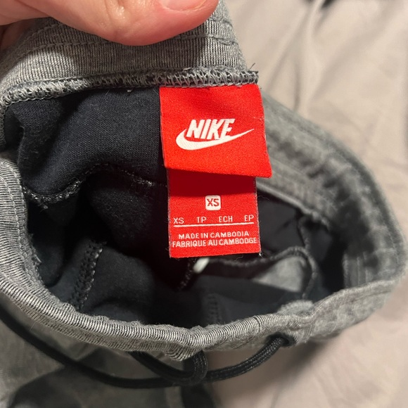 Nike - Picture 2 of 2